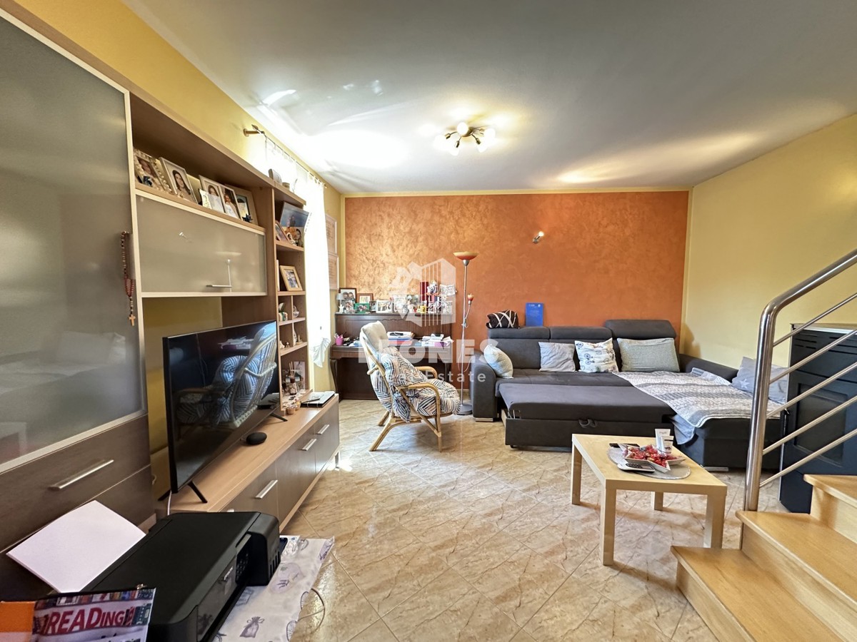 Casa indipendente con terreno edificabile a Verteneglio