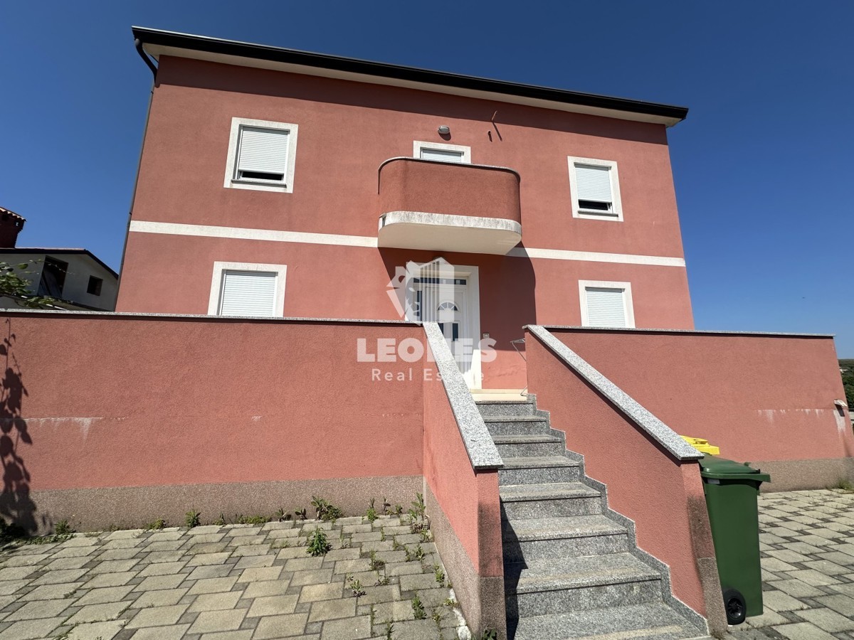 Casa indipendente con terreno edificabile a Verteneglio
