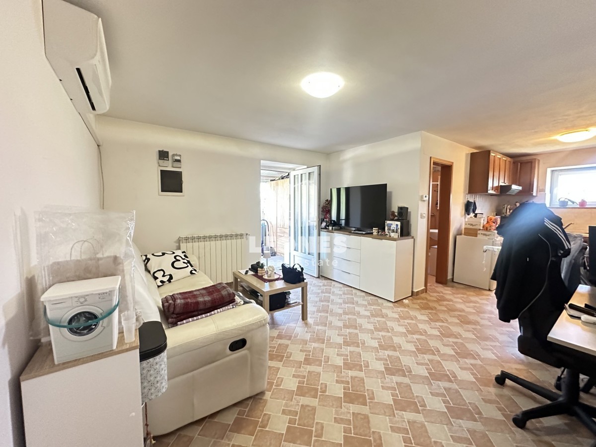 Casa indipendente con terreno edificabile a Verteneglio