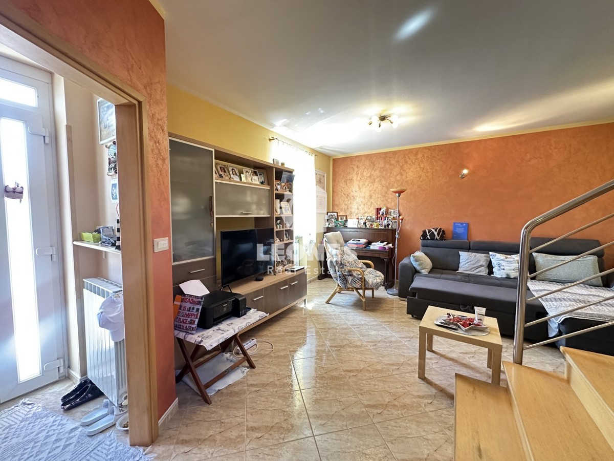 Casa indipendente con terreno edificabile a Verteneglio