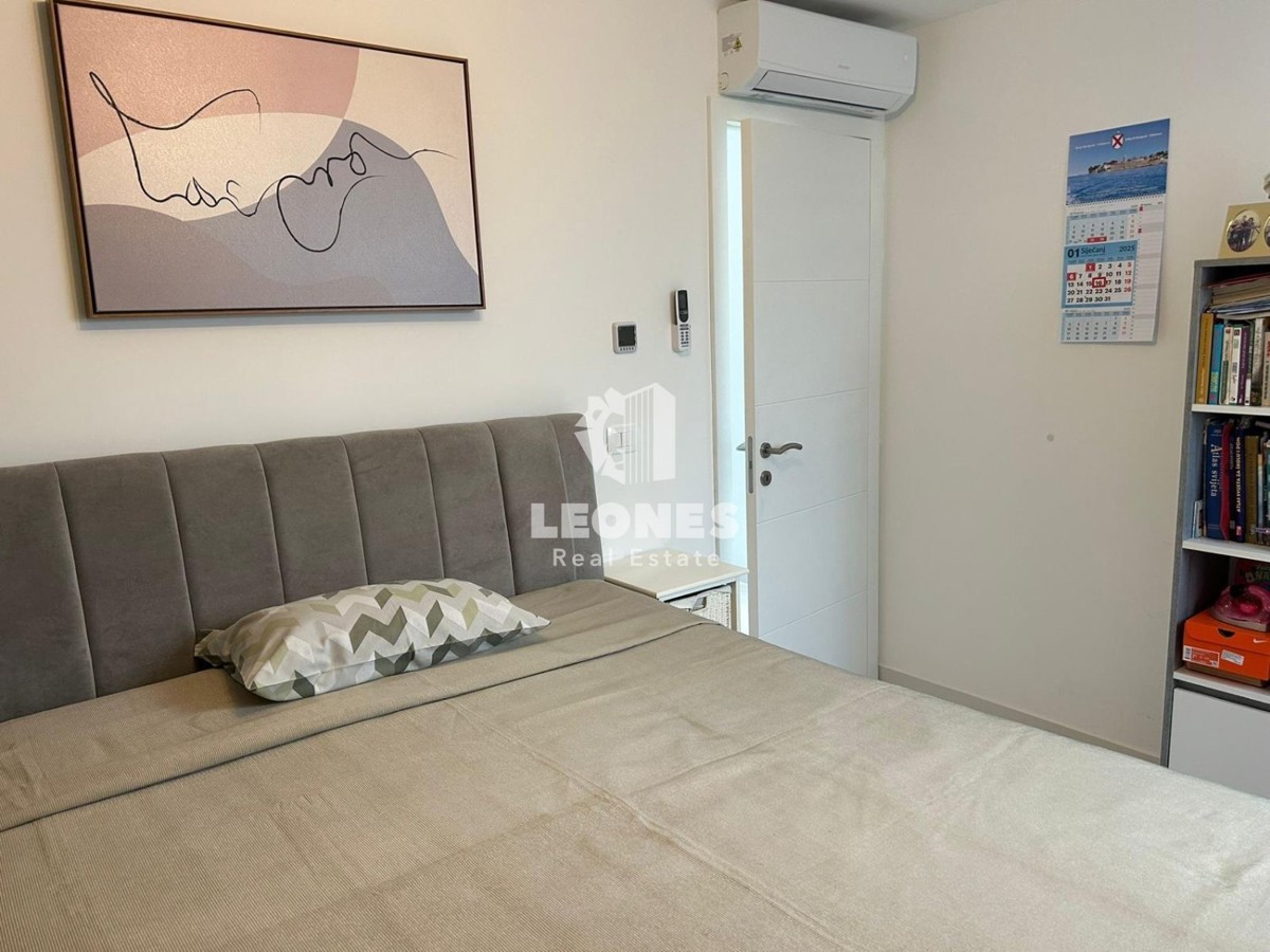 Appartamento di qualità in un nuovo edificio con terrazza sul tetto e vista sul mare a Cittanova