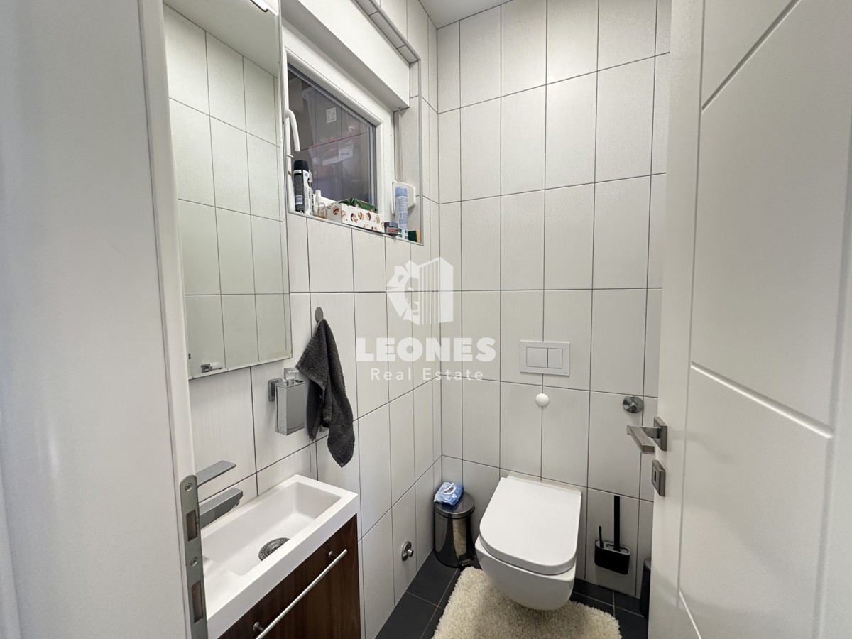 Una simpatica casa con un meraviglioso cortile nei dintorni di Kaštela