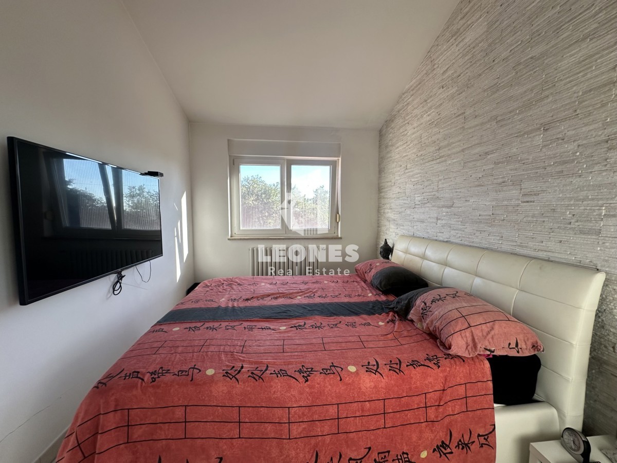 Una simpatica casa con un meraviglioso cortile nei dintorni di Kaštela