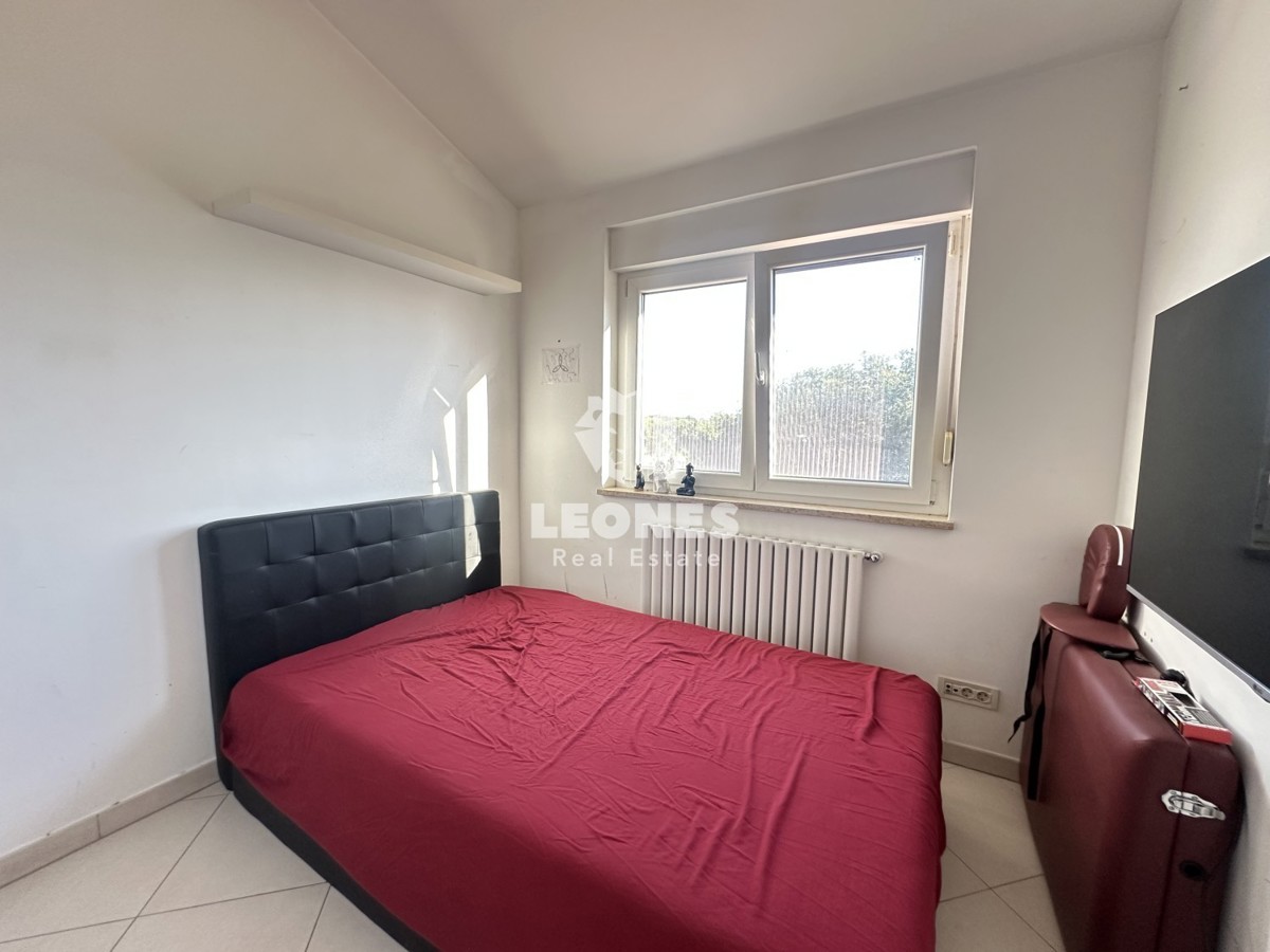 Una simpatica casa con un meraviglioso cortile nei dintorni di Kaštela