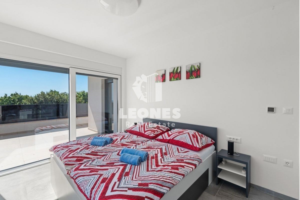 Villa moderna con piscina e vista sul mare a Vabriga, vicino a Poreč - Parenzo