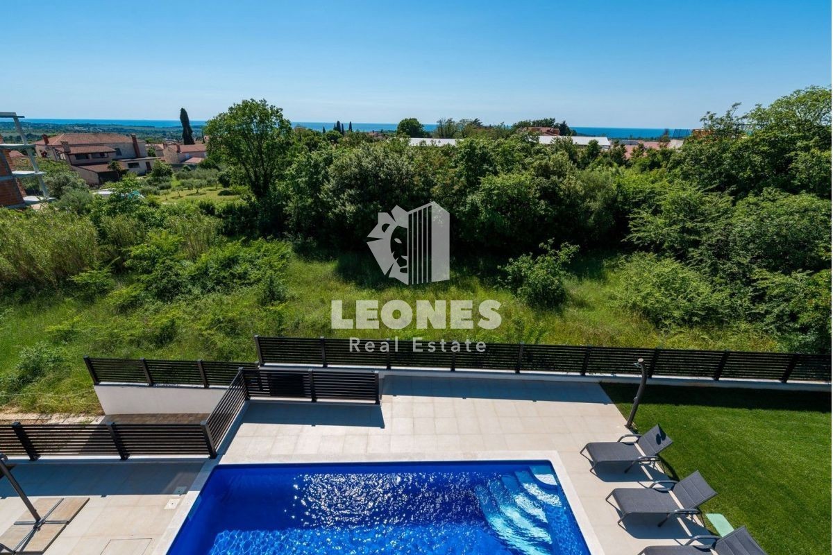 Villa moderna con piscina e vista sul mare a Vabriga, vicino a Poreč - Parenzo