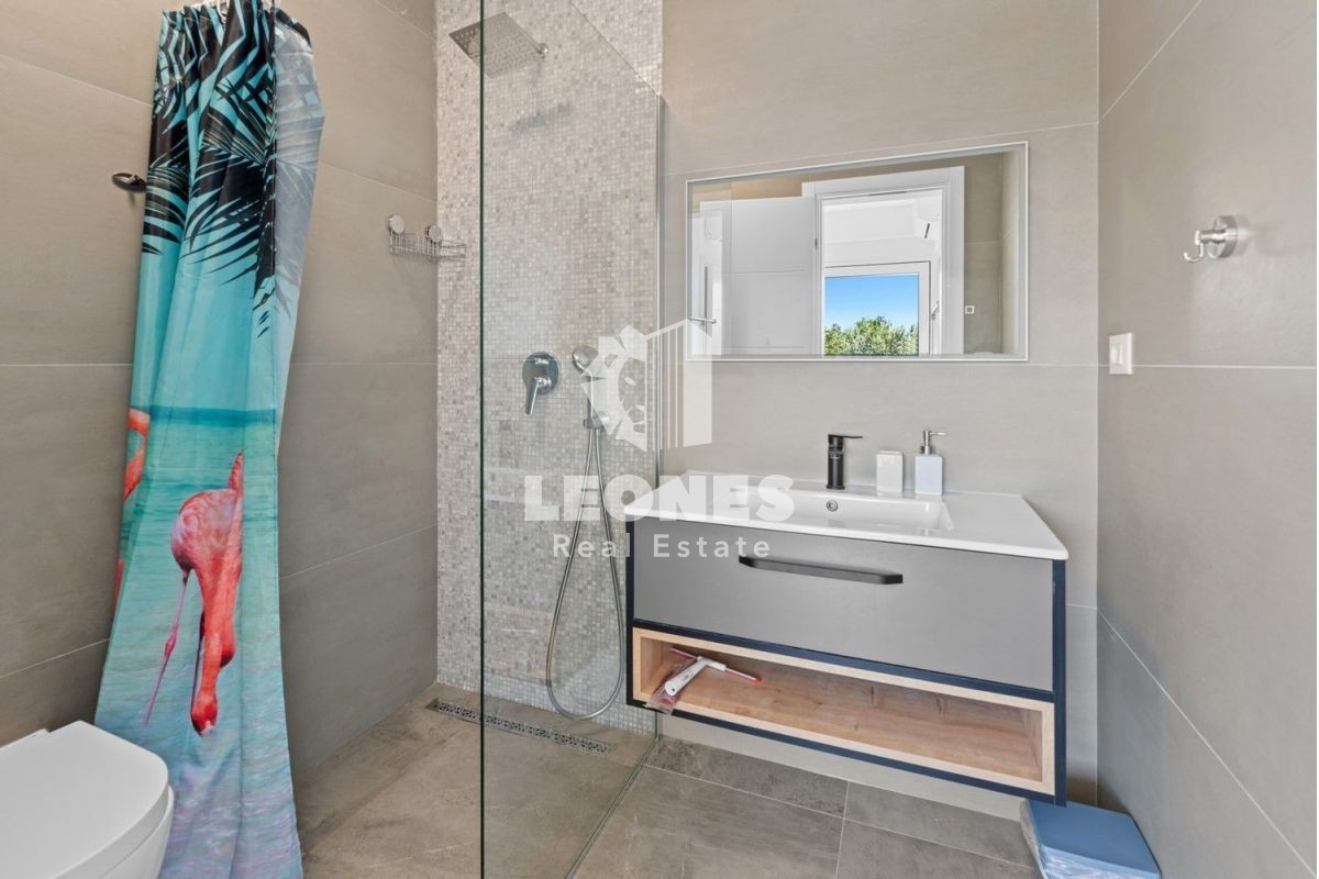 Villa moderna con piscina e vista sul mare a Vabriga, vicino a Poreč - Parenzo