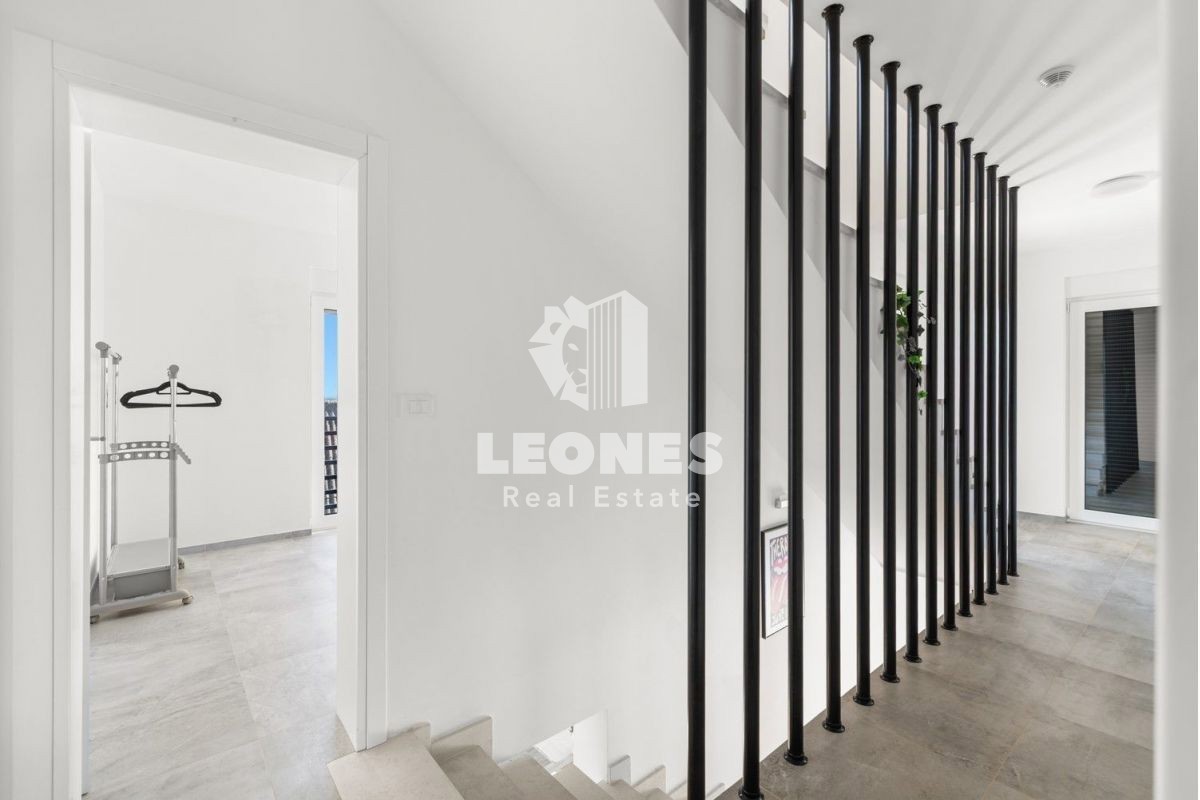 Villa moderna con piscina e vista sul mare a Vabriga, vicino a Poreč - Parenzo