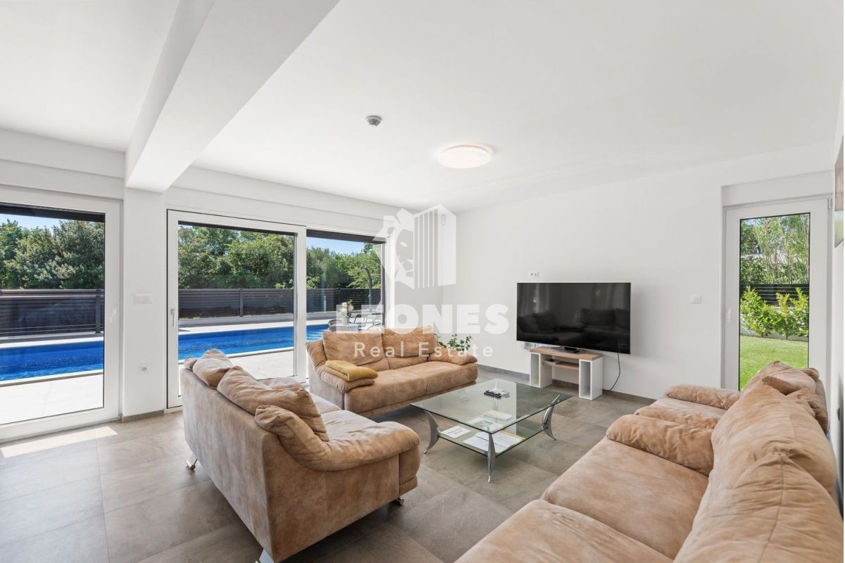 Villa moderna con piscina e vista sul mare a Vabriga, vicino a Poreč - Parenzo