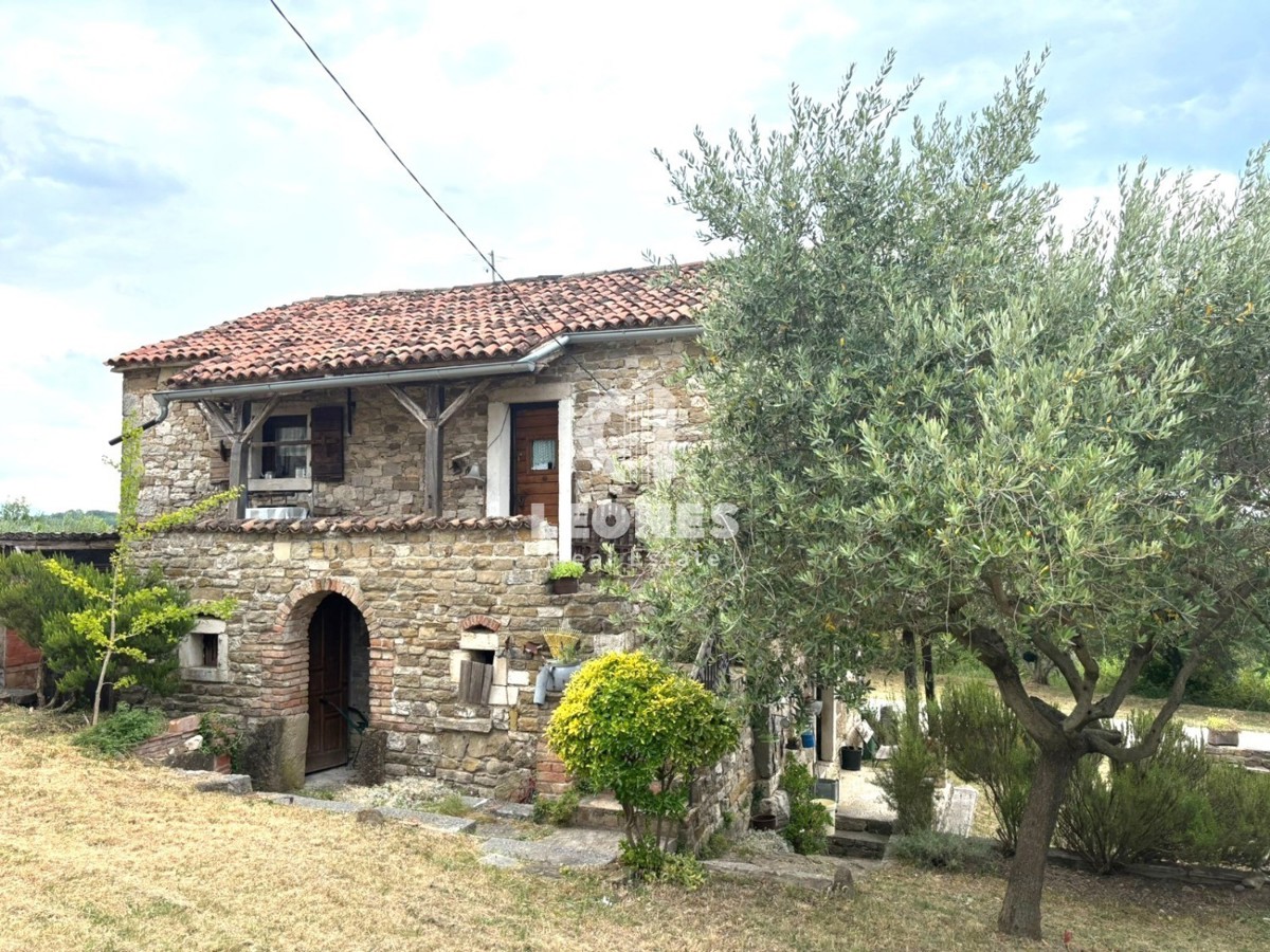 Bellissima casa indipendente in pietra vicino a Buje con vista mare
