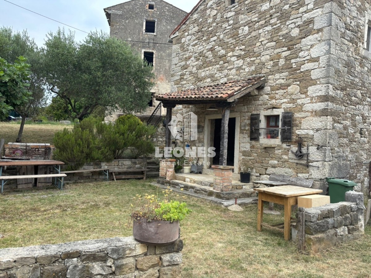 Bellissima casa indipendente in pietra vicino a Buje con vista mare