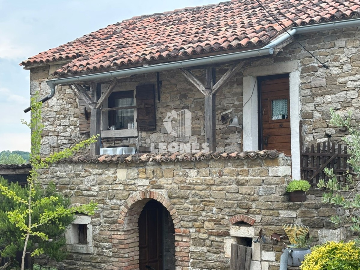 Bellissima casa indipendente in pietra vicino a Buje con vista mare