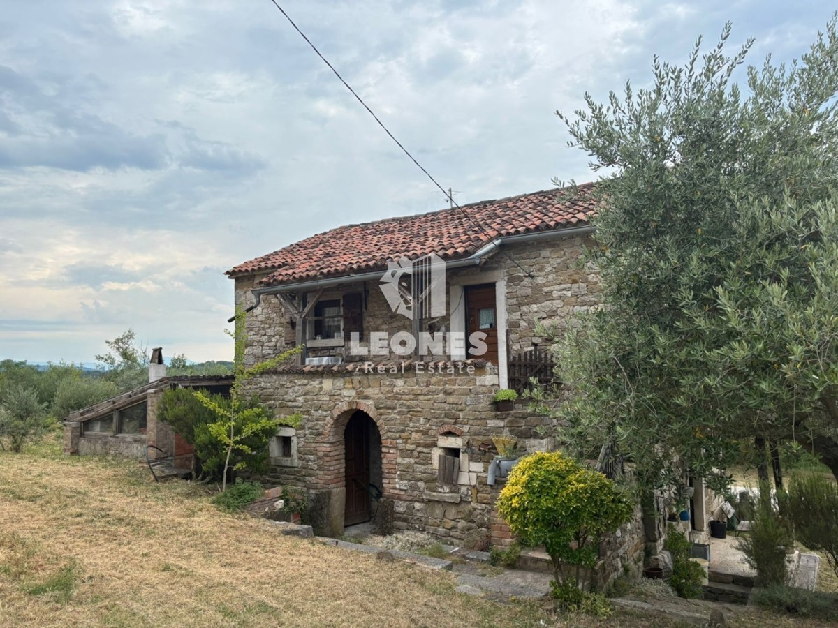 Bellissima casa indipendente in pietra vicino a Buje con vista mare