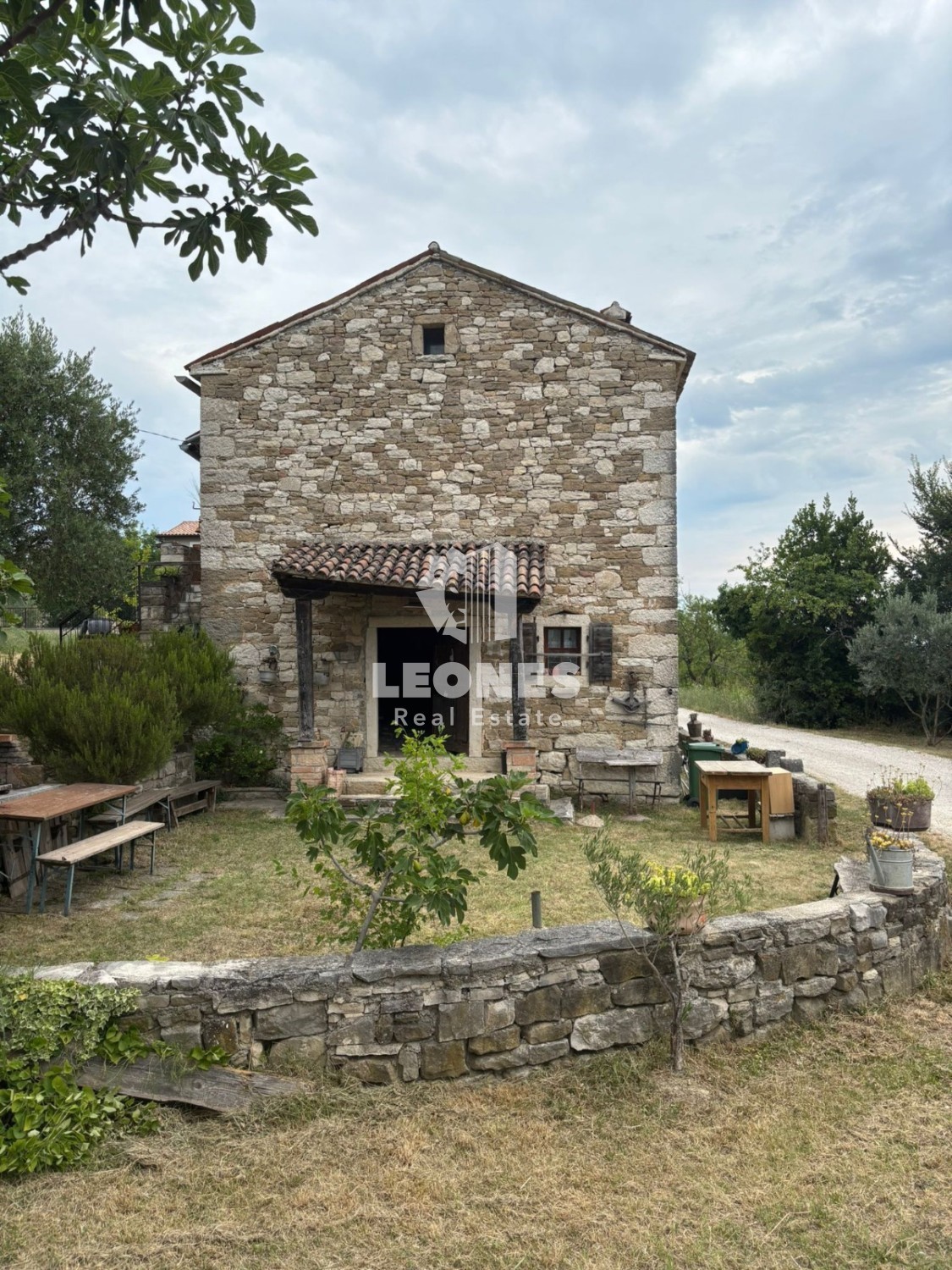 Bellissima casa indipendente in pietra vicino a Buje con vista mare