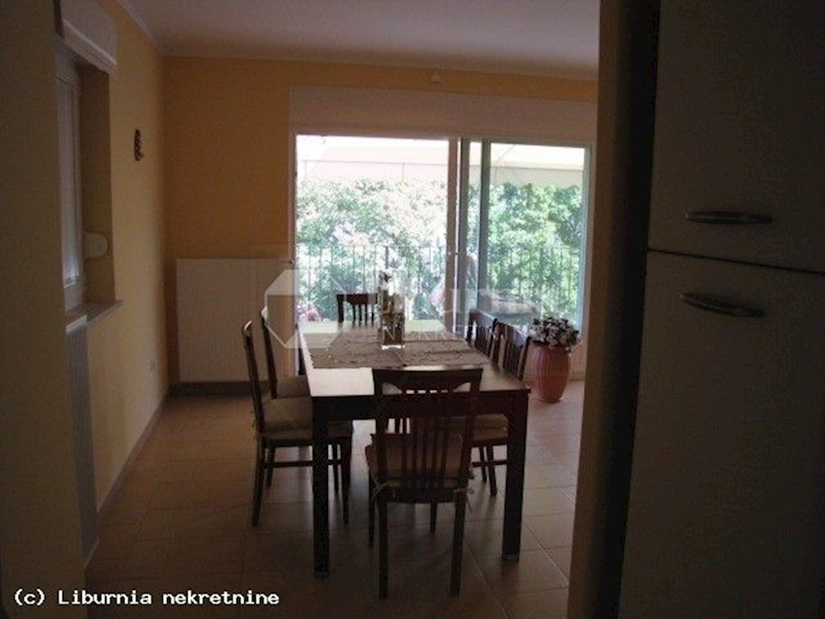 Njivice, casa con vista mare vicino al mare