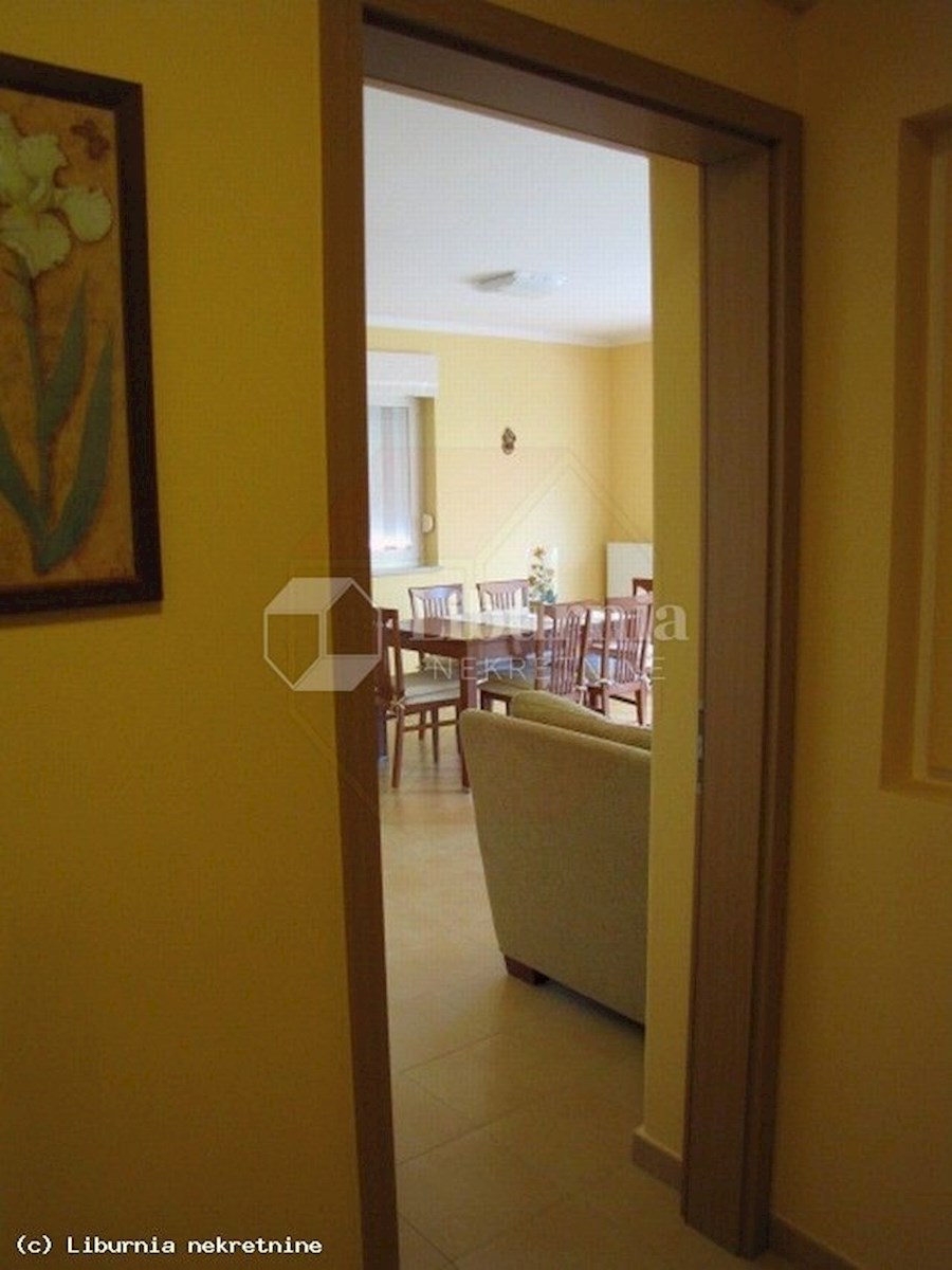 Njivice, casa con vista mare vicino al mare