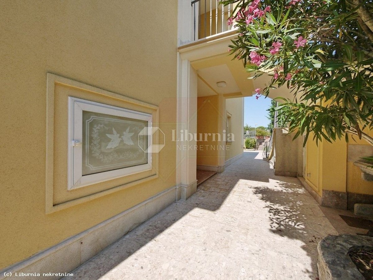 Njivice, casa con vista mare vicino al mare