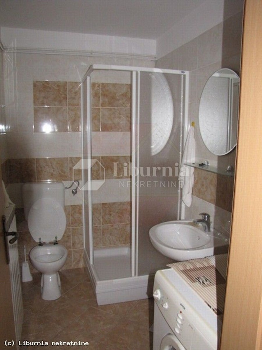 Njivice, casa con vista mare vicino al mare