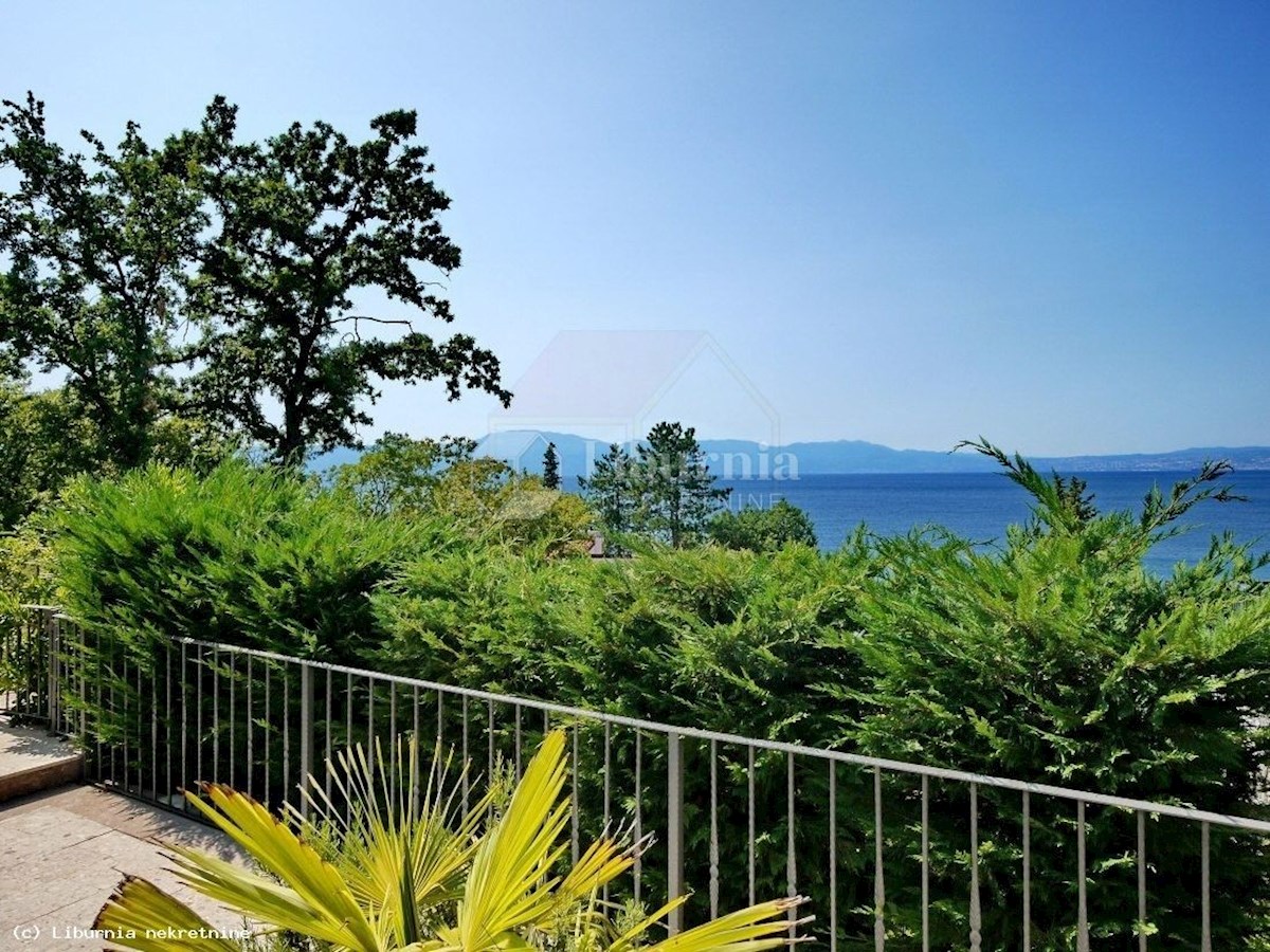 Njivice, casa con vista mare vicino al mare