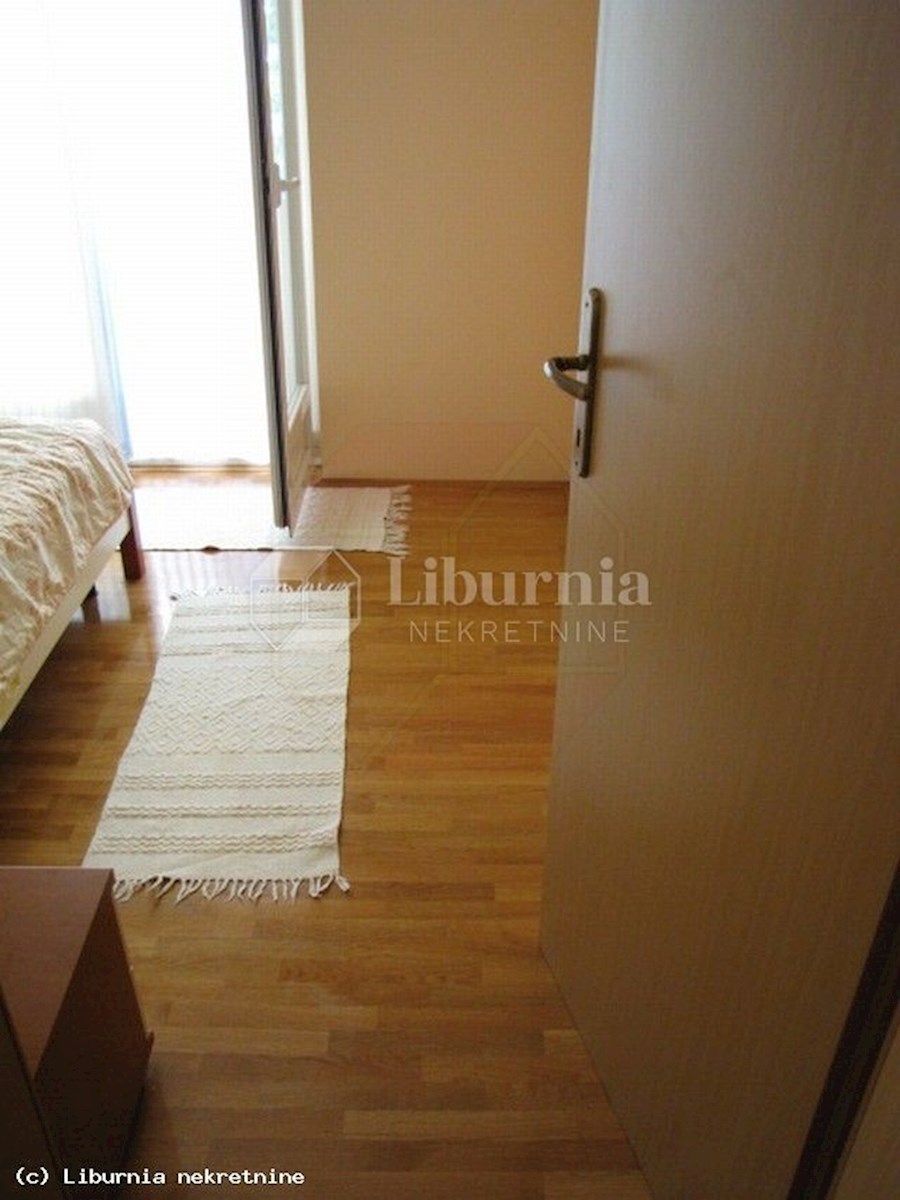 Njivice, casa con vista mare vicino al mare