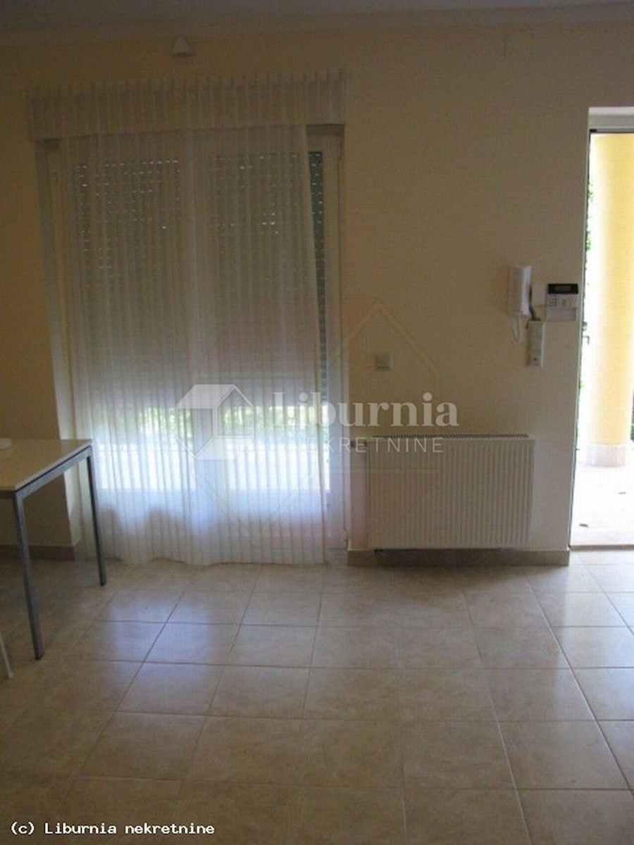 Njivice, casa con vista mare vicino al mare