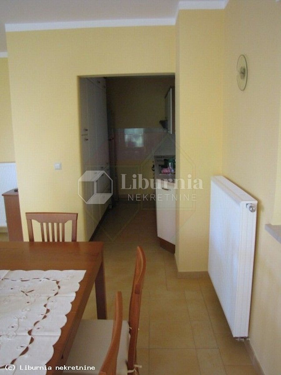 Njivice, casa con vista mare vicino al mare