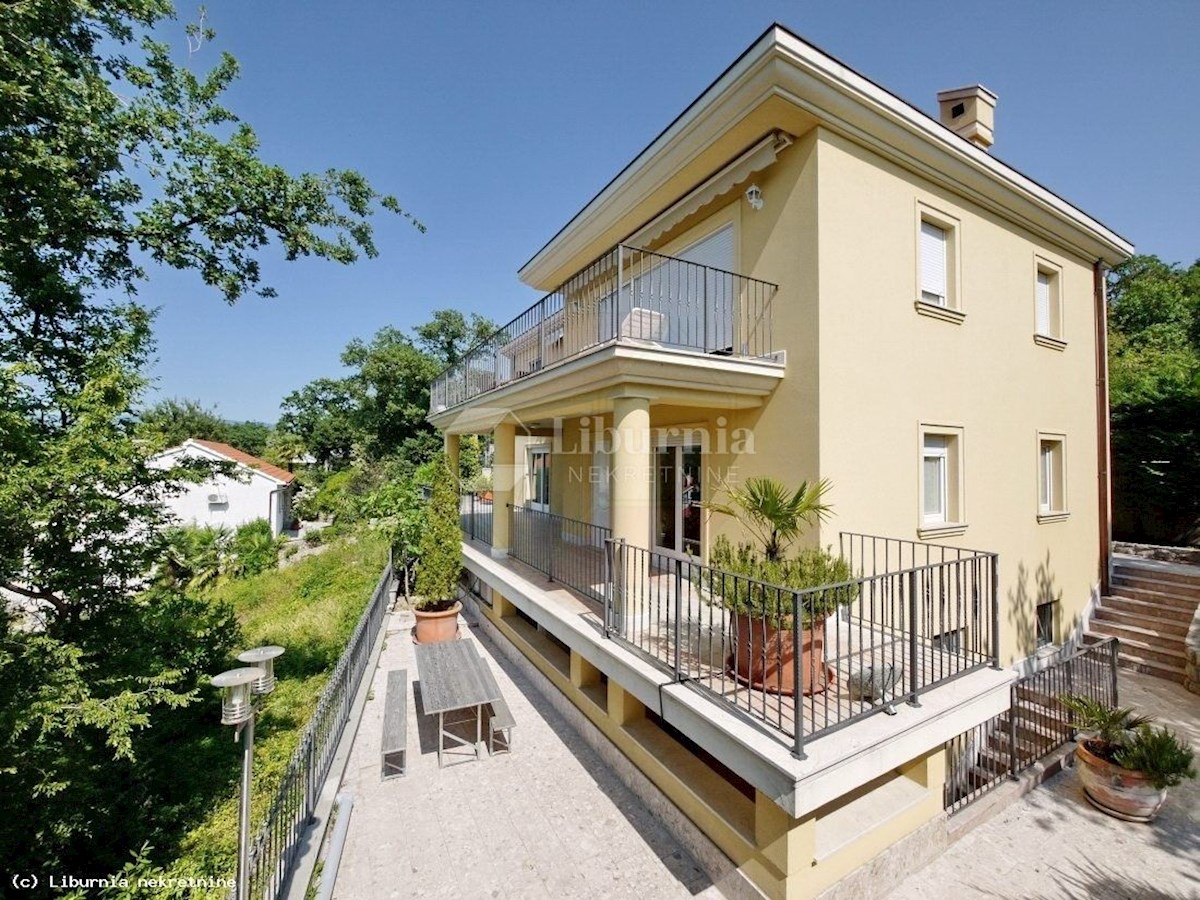 Njivice, casa con vista mare vicino al mare