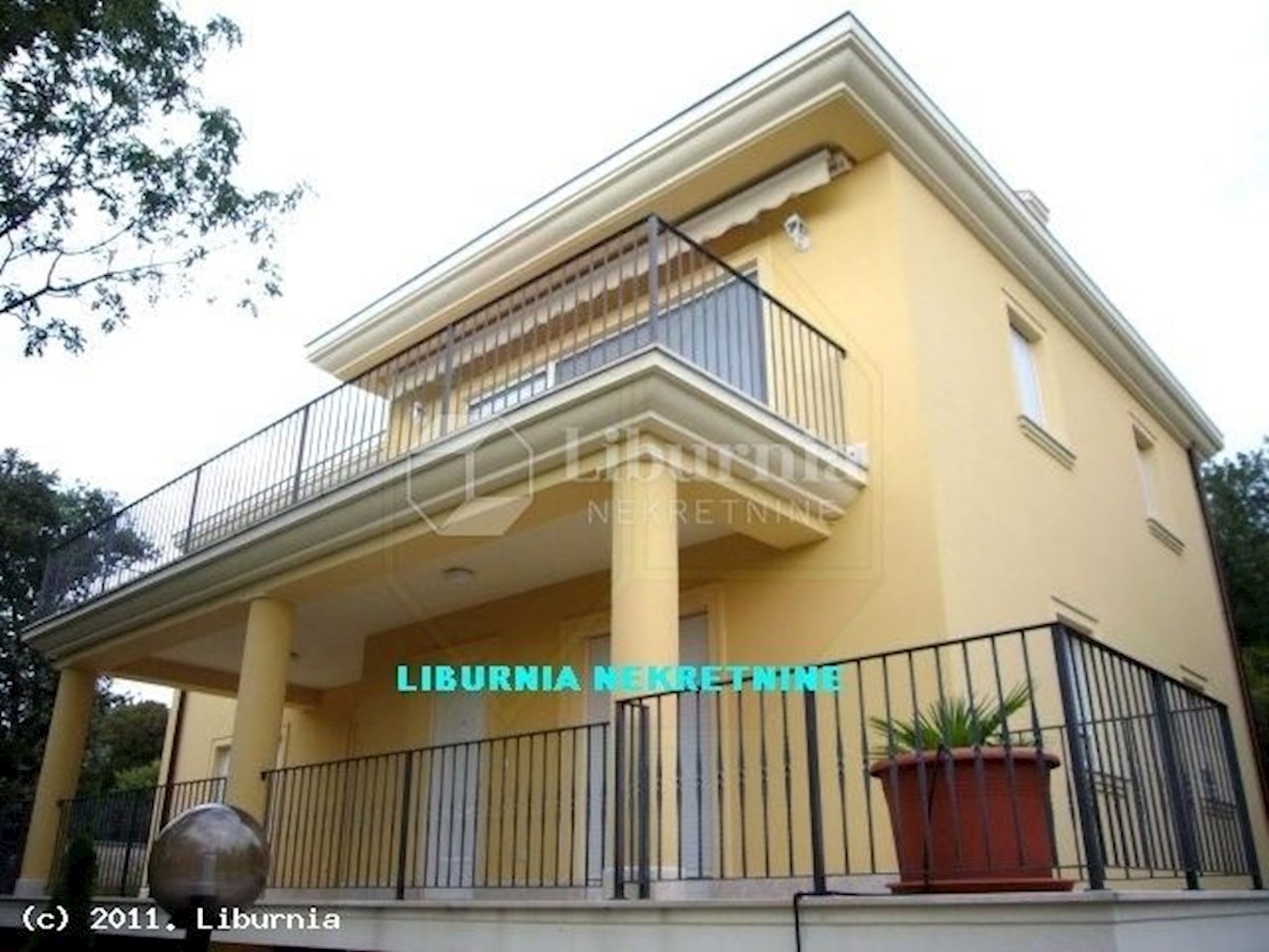 Njivice, casa con vista mare vicino al mare