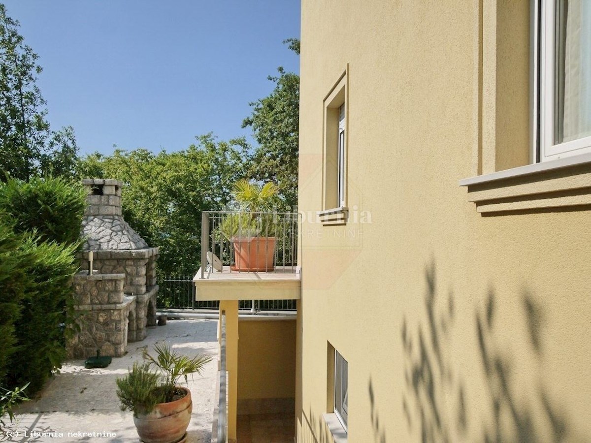 Njivice, casa con vista mare vicino al mare
