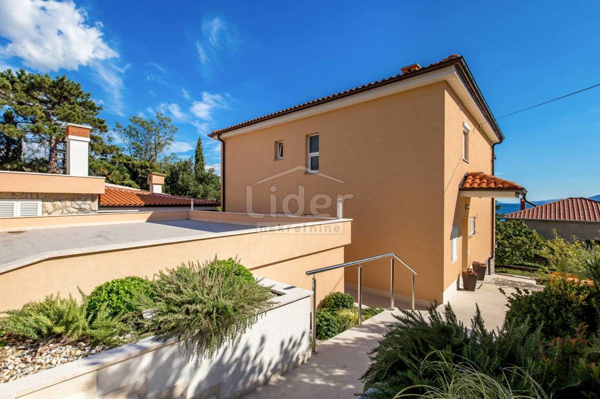 NOVI VINODOLSKI Ottima villetta vicino al mare