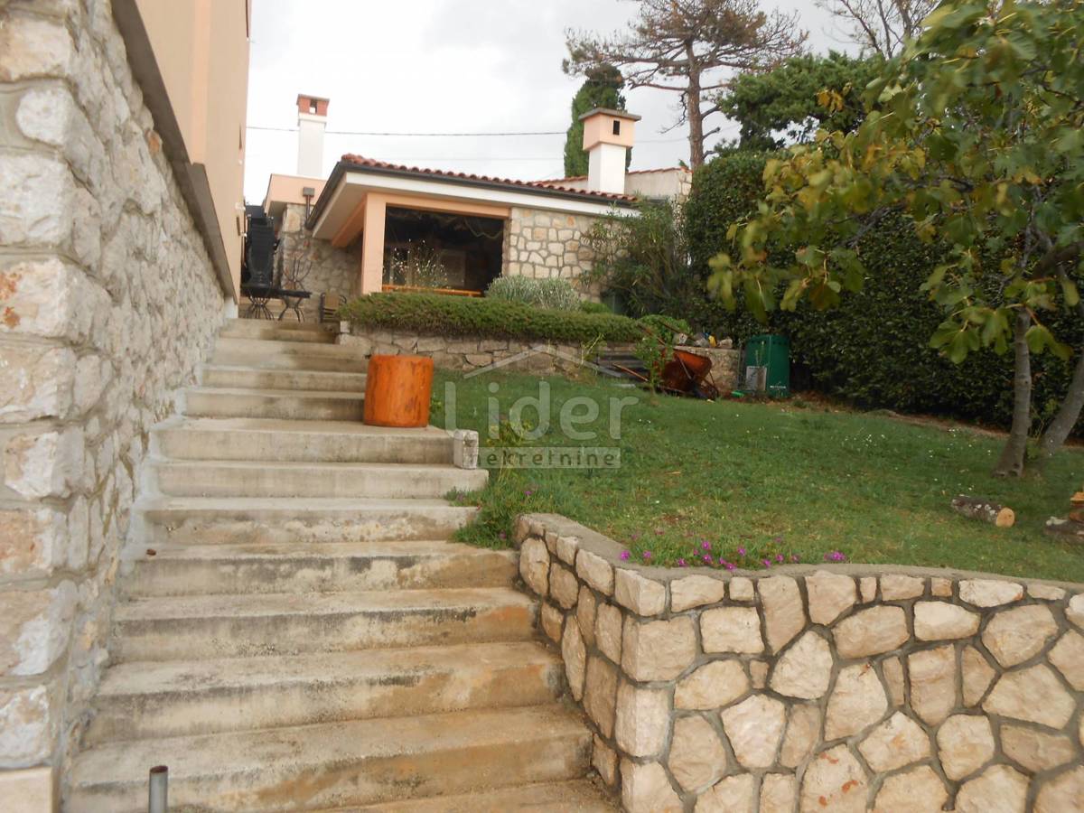 NOVI VINODOLSKI Ottima villetta vicino al mare