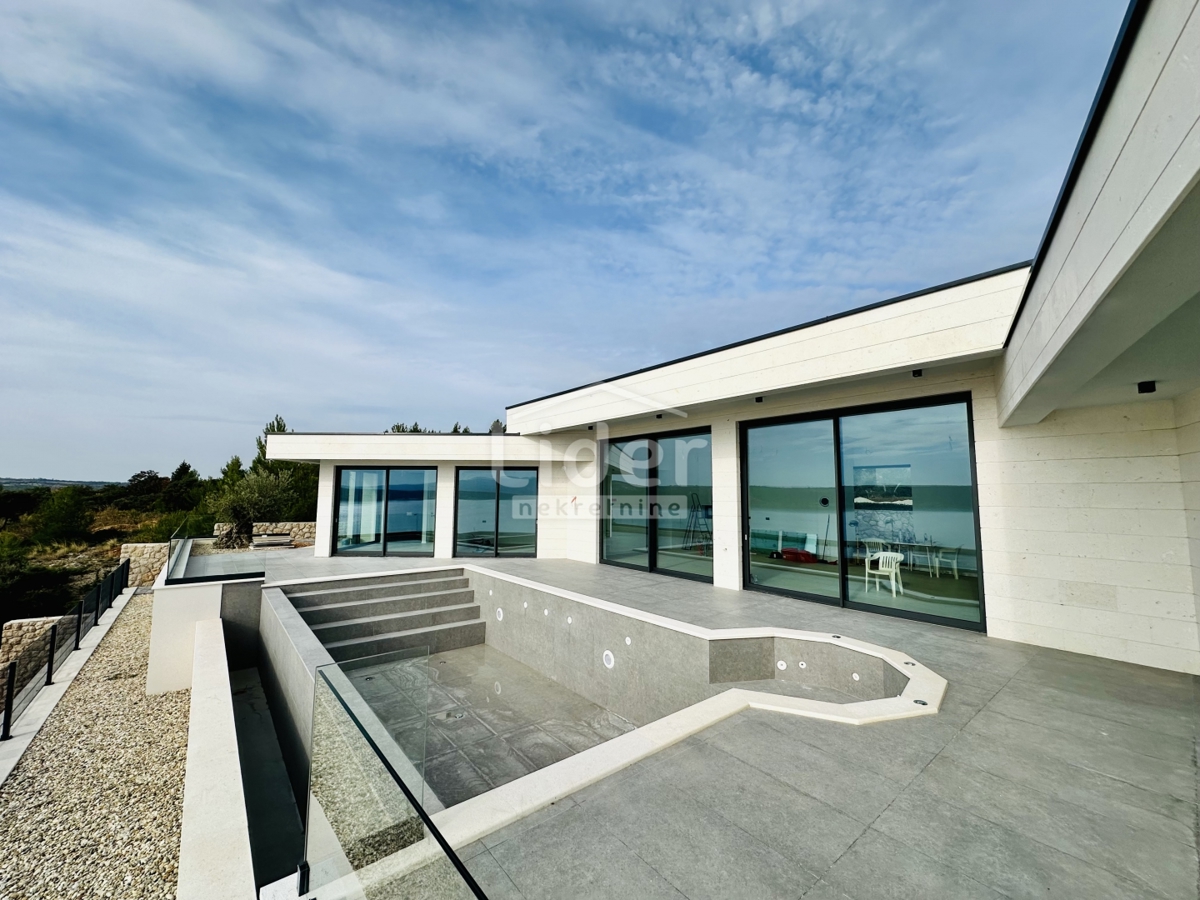 Posedarje, una villa moderna con vista panoramica sul mare
