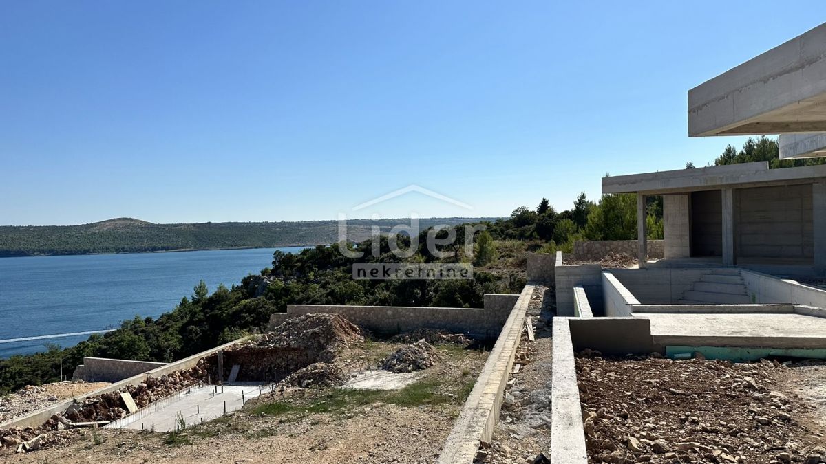 Posedarje, una villa moderna con vista panoramica sul mare