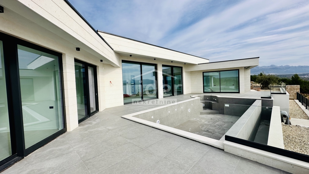 Posedarje, una villa moderna con vista panoramica sul mare