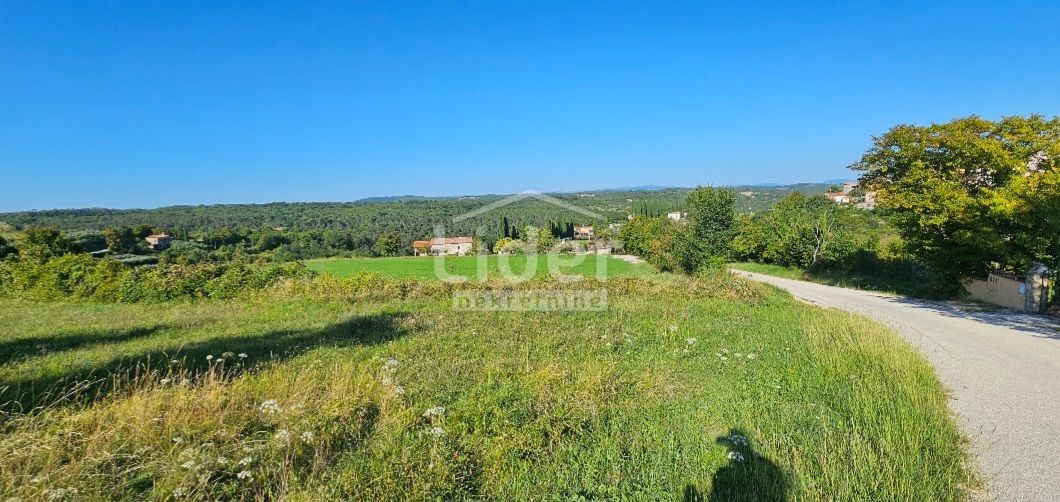 Terreno Oprtalj, 900m2