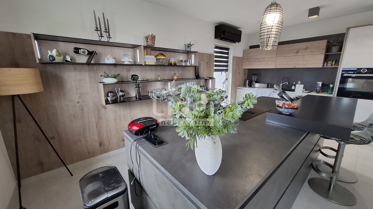 Appartamento Pehlin, Rijeka, 201m2