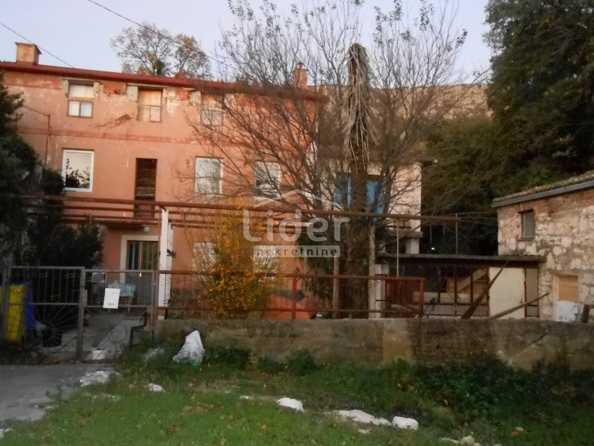 GRIŽANE 2 case in pietra + casetta, ambiente tranquillo