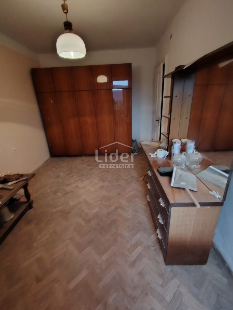 GRIŽANE 2 case in pietra + casetta, ambiente tranquillo