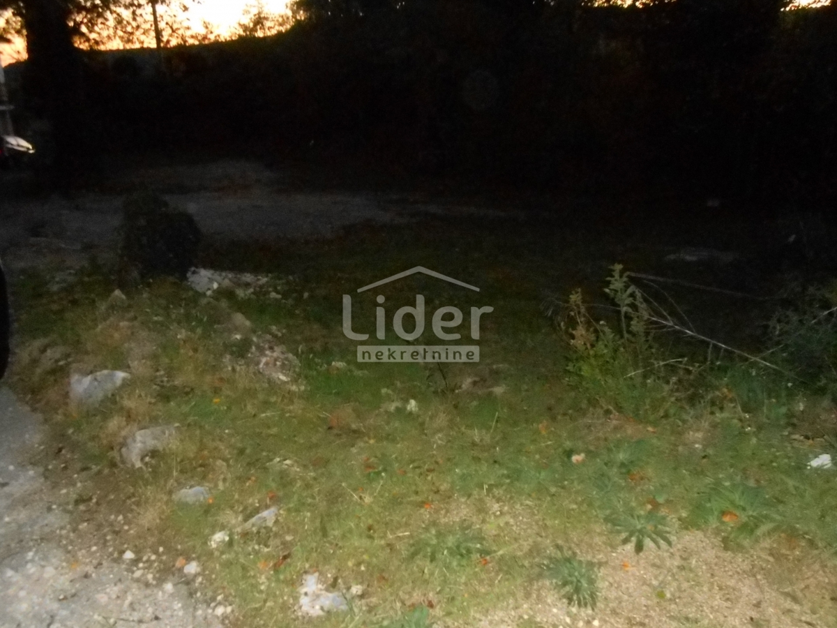 GRIŽANE 2 case in pietra + casetta, ambiente tranquillo