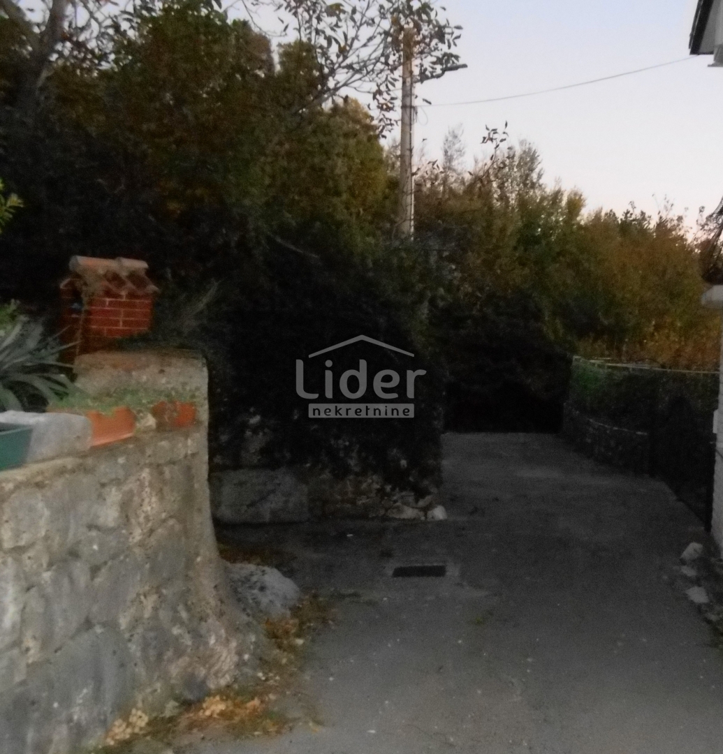 GRIŽANE 2 case in pietra + casetta, ambiente tranquillo