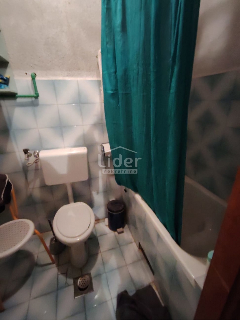 GRIŽANE 2 case in pietra + casetta, ambiente tranquillo