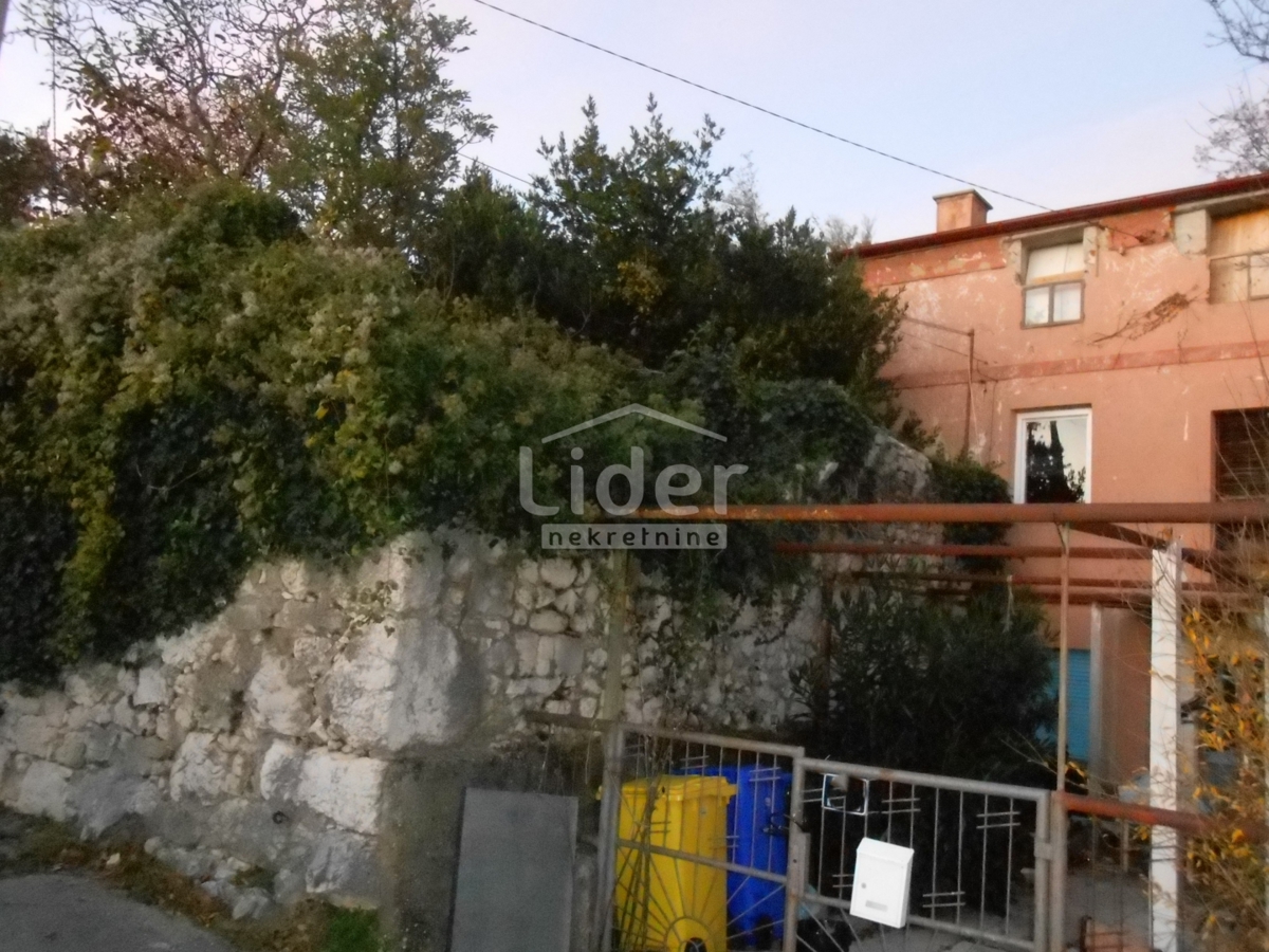 GRIŽANE 2 case in pietra + casetta, ambiente tranquillo