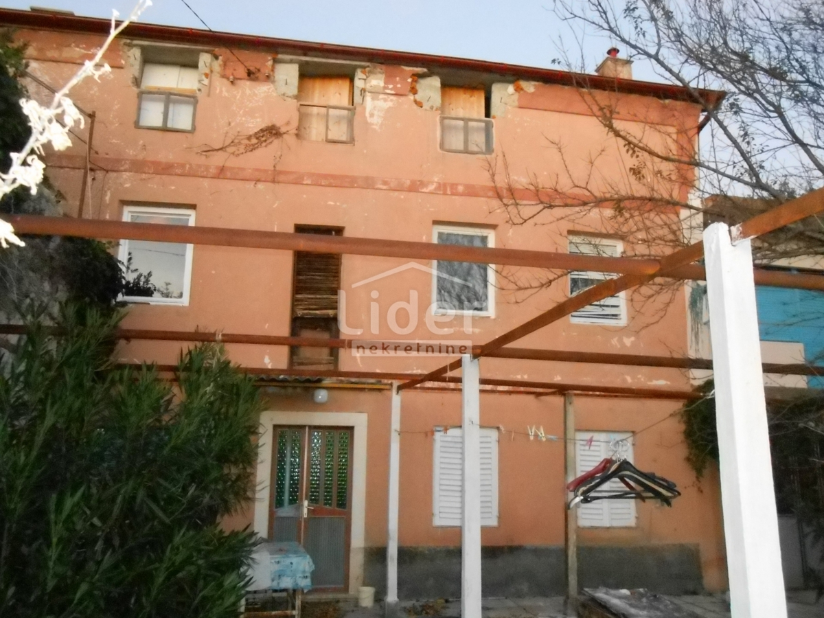 GRIŽANE 2 case in pietra + casetta, ambiente tranquillo