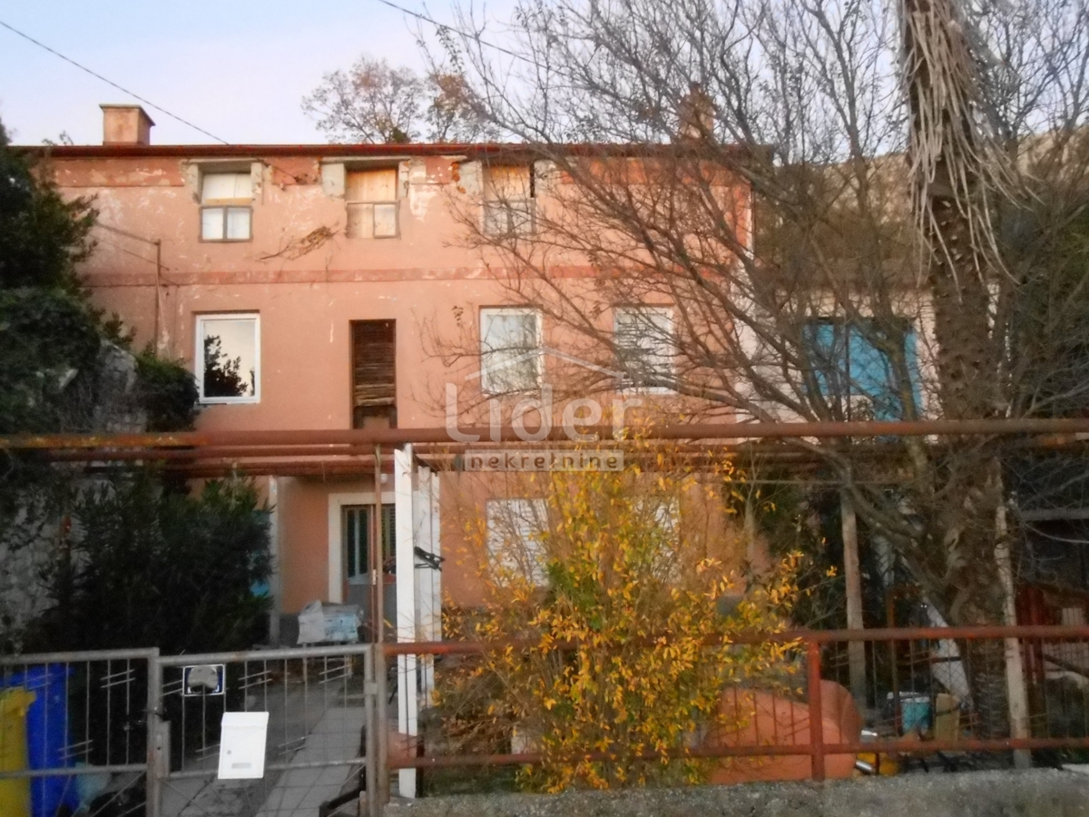 GRIŽANE 2 case in pietra + casetta, ambiente tranquillo