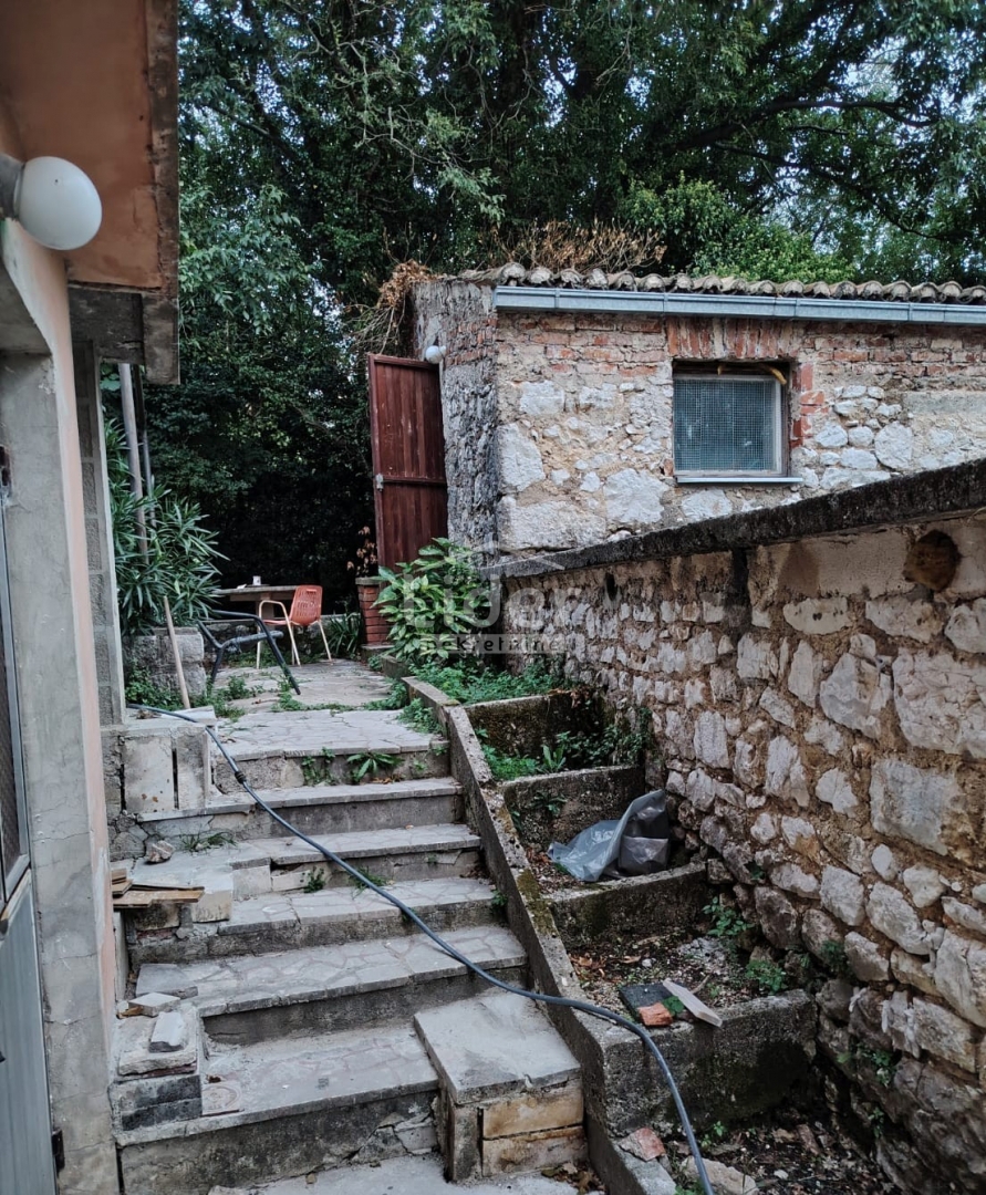 GRIŽANE 2 case in pietra + casetta, ambiente tranquillo