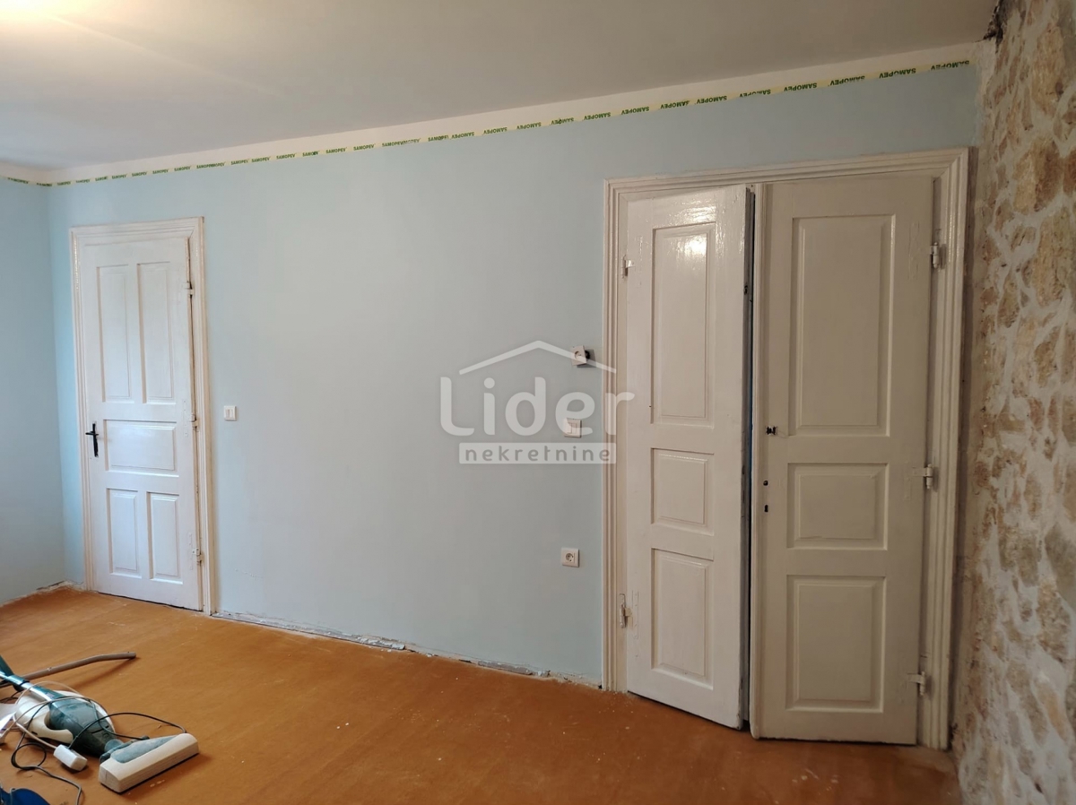 GRIŽANE 2 case in pietra + casetta, ambiente tranquillo