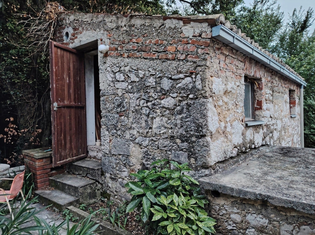 GRIŽANE 2 case in pietra + casetta, ambiente tranquillo