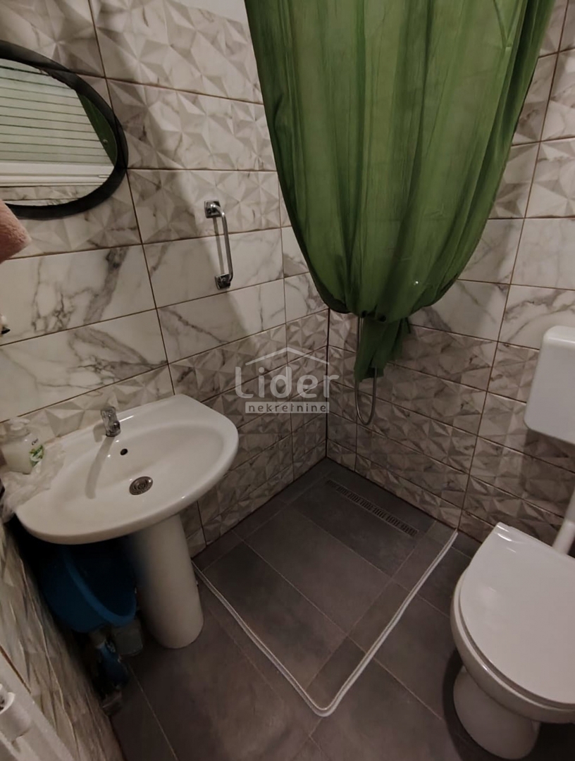 GRIŽANE 2 case in pietra + casetta, ambiente tranquillo