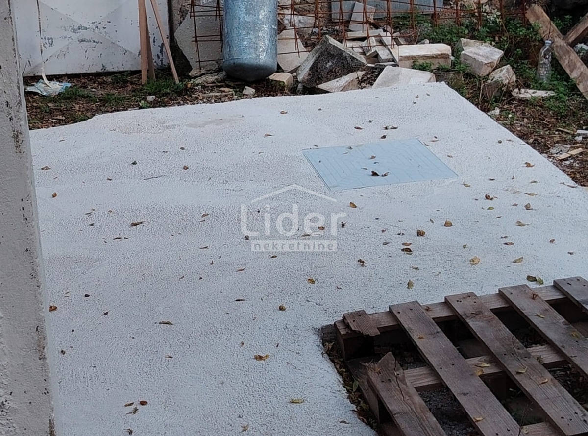 GRIŽANE 2 case in pietra + casetta, ambiente tranquillo