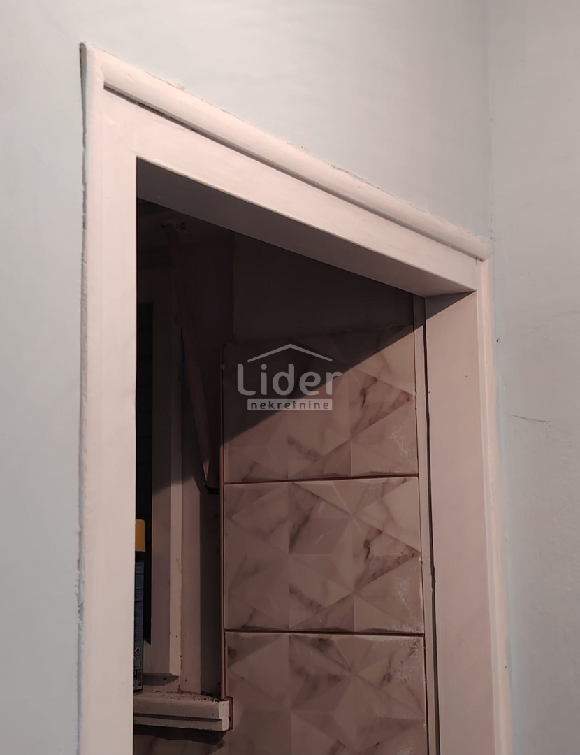 GRIŽANE 2 case in pietra + casetta, ambiente tranquillo